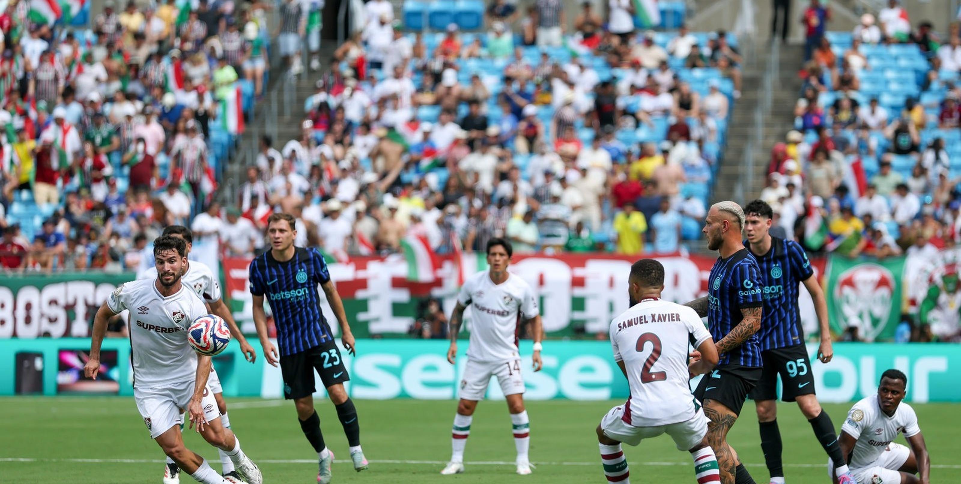 足球国际比赛中,球员突破界限展示超凡实力的简单介绍 足球国际比赛中,球员突破界限展示超凡实力的简单介绍