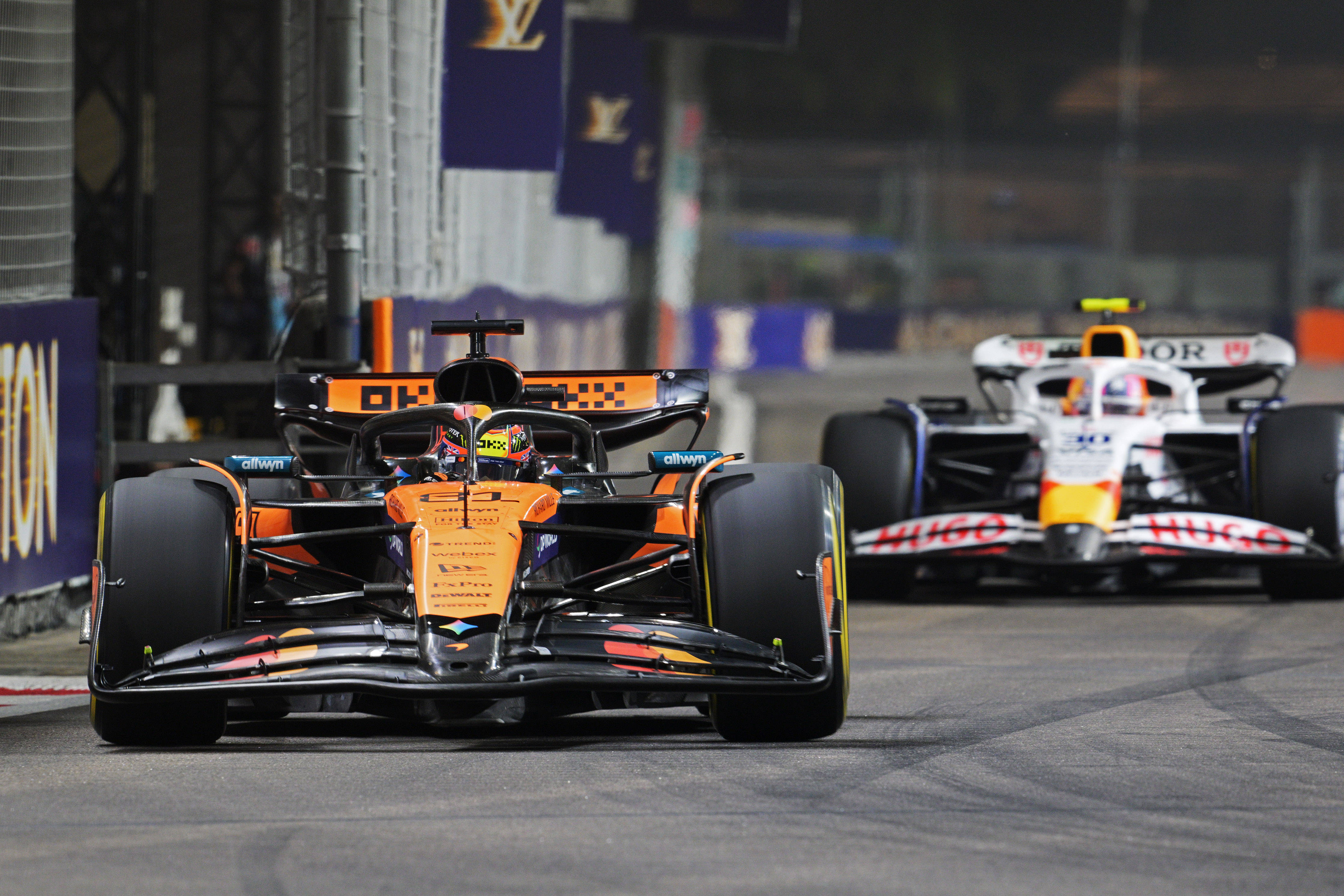 迈凯伦完胜法拉利，佩雷兹统治全场